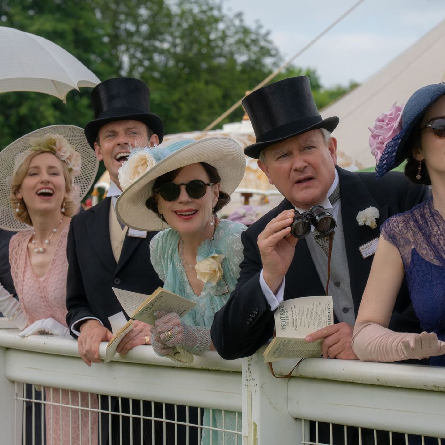 Die Crawleys genießen in "Downton Abbey: Das große Finale" weiterhin die Vorzüge ihres Upperclass-Lebens, blicken aber auch in eine ungewisse Zukunft.