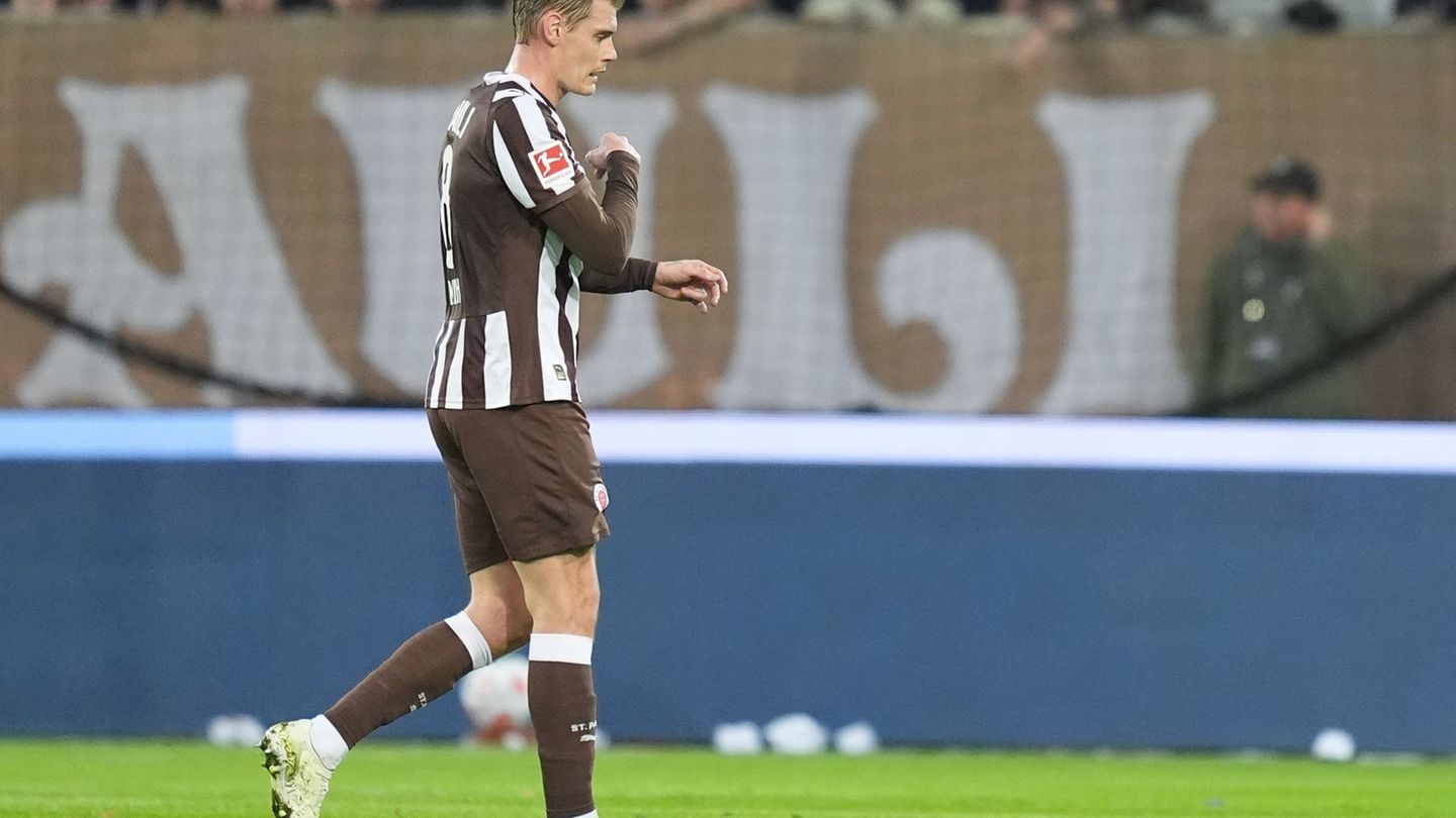 St. Paulis Eric Smith wurde für ein Spiel gesperrt. Foto: Marcus Brandt/dpa