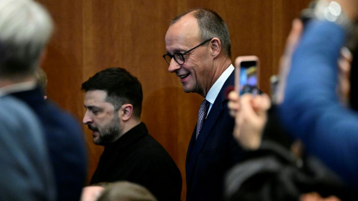 Selenskyj und Merz bei Wirtschaftsforum in Berlin