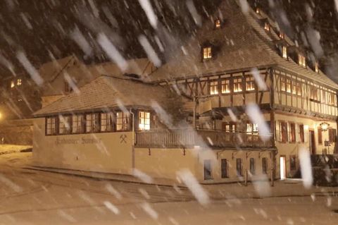 Ein Haus im Schnee