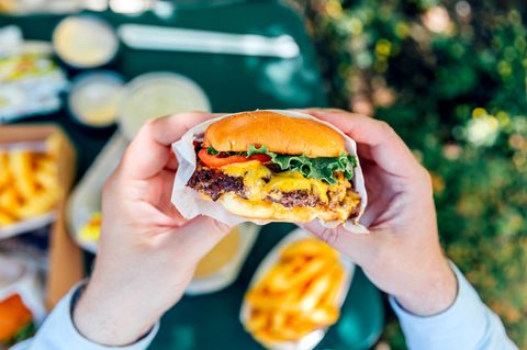 Essen gehen könnte 2026 günstiger werden. Noch muss der Bundesrat aber einer Senkung der Mehrwertsteuer zustimmen