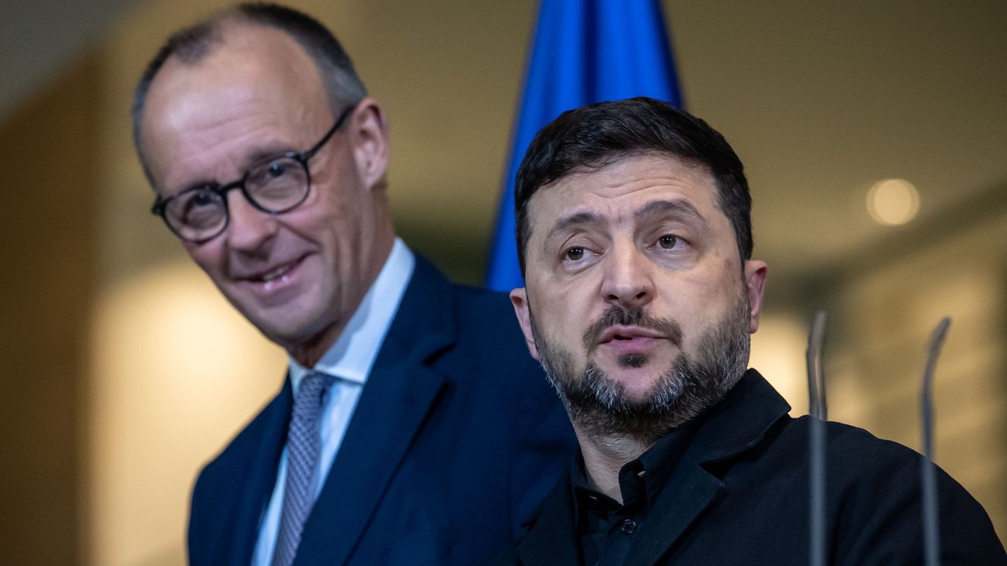 Kanzler Merz ist nach den Ukraine-Gesprächen etwas zuversichtlicher als Präsident Selenskyj. Foto: Michael Kappeler/dpa