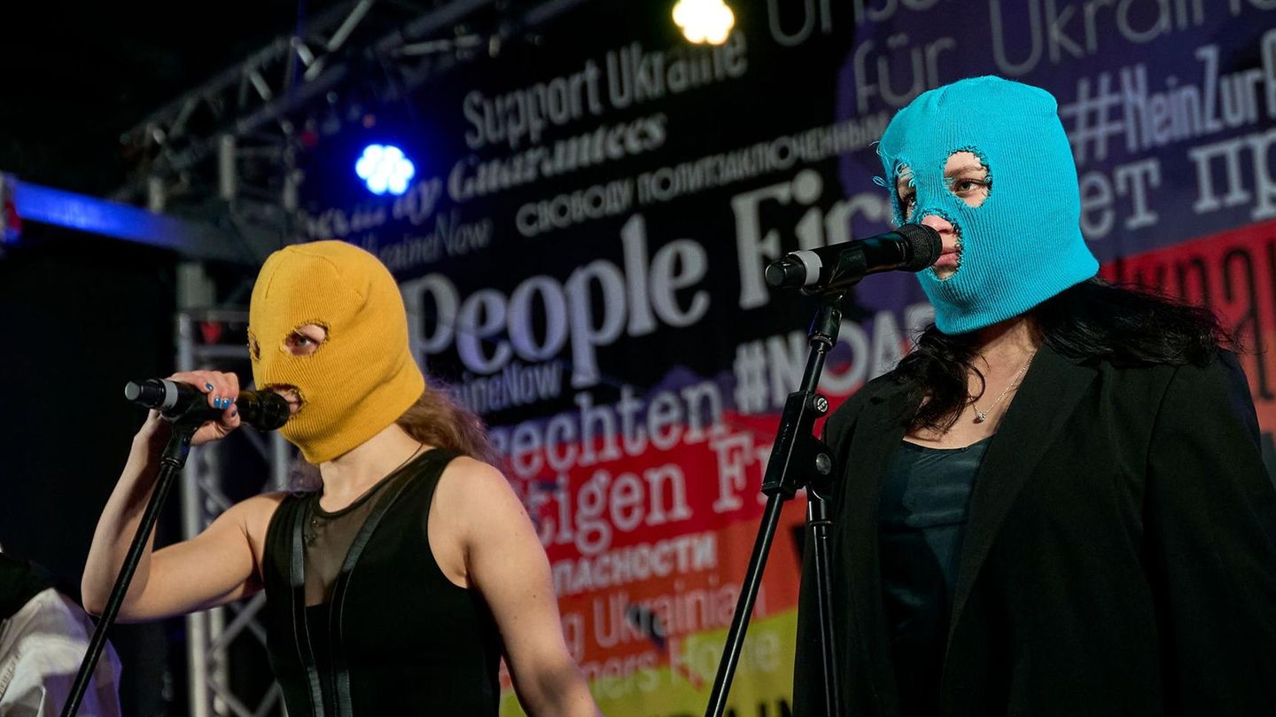 Russland hat seit Beginn des Angriffskrieges gegen Ukraine das Vorgehen gegen Kritiker verstärkt, nun auch gegen Pussy Riot