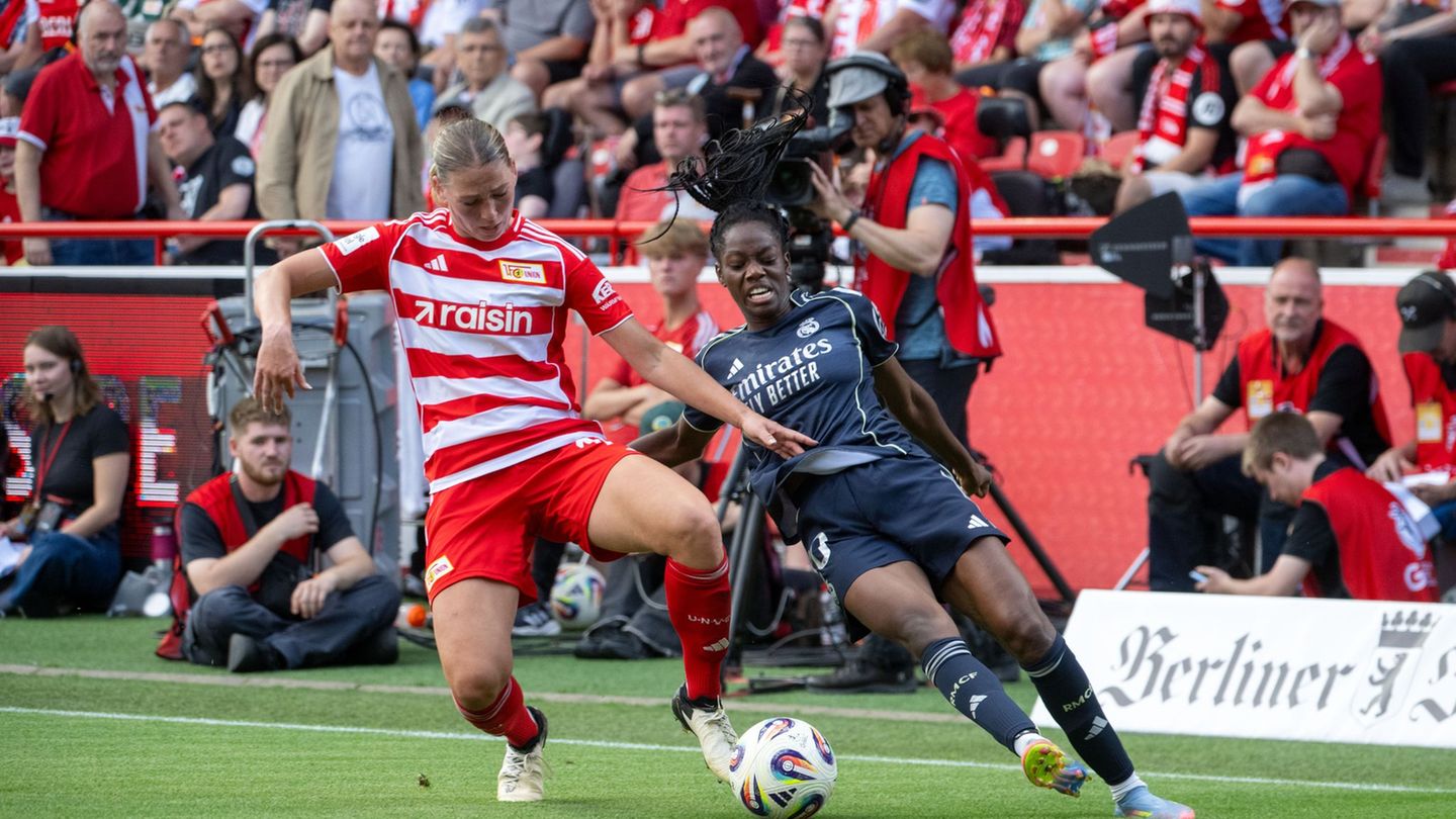 Unions Samantha Steuerwald (l) glich zum zwischenzeitlichen 1:1 gegen Frankfurt aus. (Archivbild) Foto: Matthias Koch/dpa