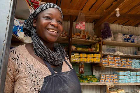 Mary Abongo hat nach einem Businesstraining und einem Darlehen einen Laden in Kibera eröffnet. (Archivbild) Foto: Eva Krafczyk/d