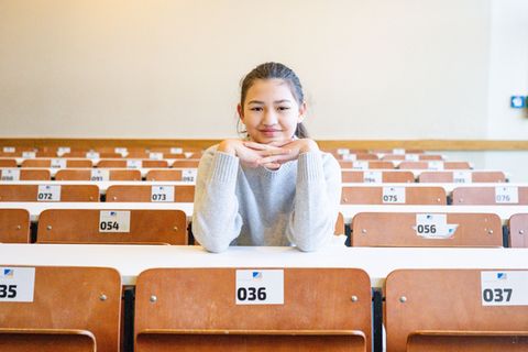 Mit gerade mal elf Jahren hatte Lina Heider im Sommer ihr Abi-Zeugnis in der Tasche. Foto: Benjamin Westhoff/dpa