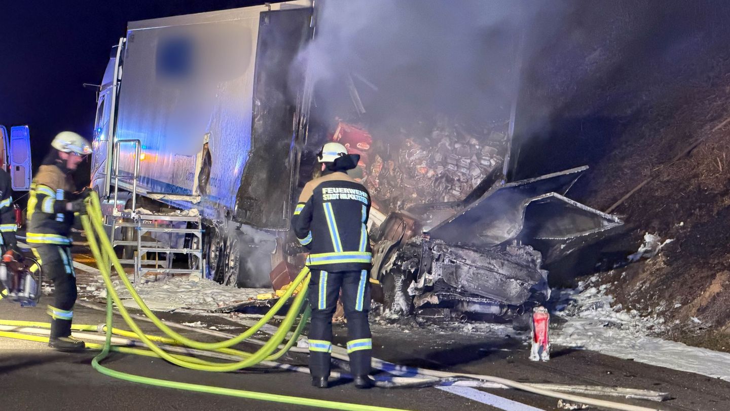 Nach dem Unfall auf der A9 laufen die Ermittlungen zur Ursache und zur Identität des verunglückten Autofahrers. Foto: Goppelt/Vi