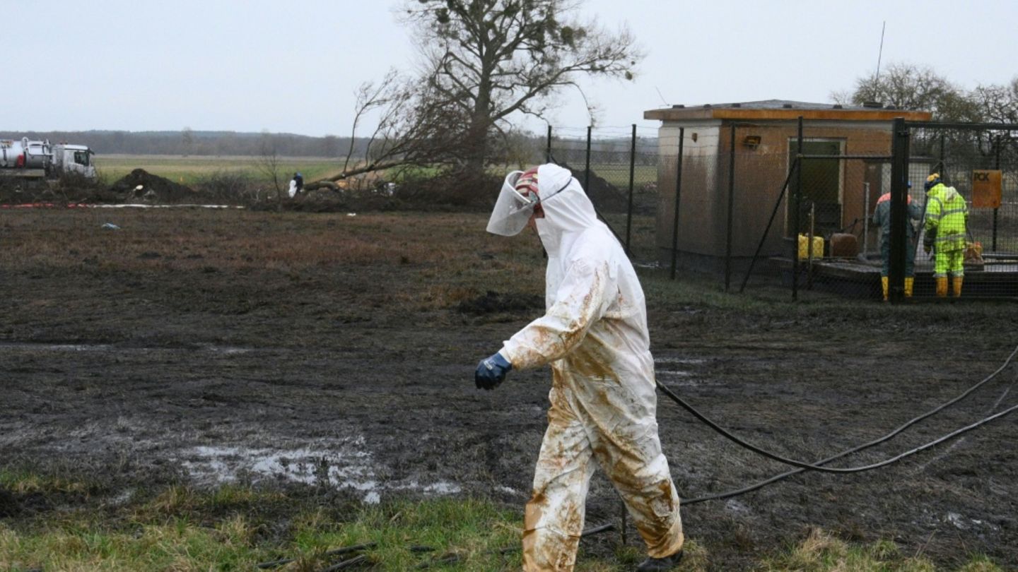 Verschmutztes Erdreich nach Havarie in Brandenburg
