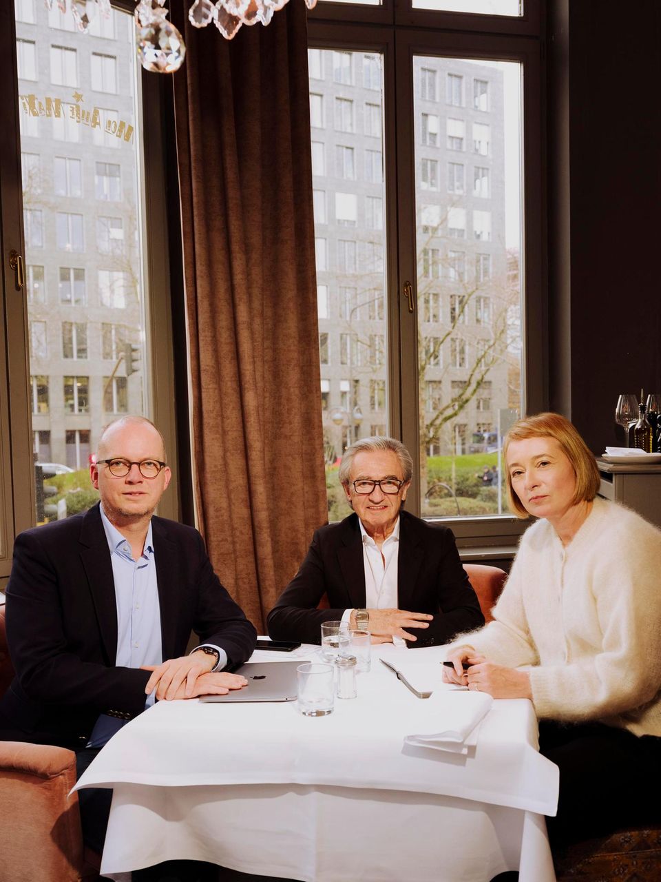 Thorborg mit den Redakteurinnen Sven Böll und Jenny von Zepelin