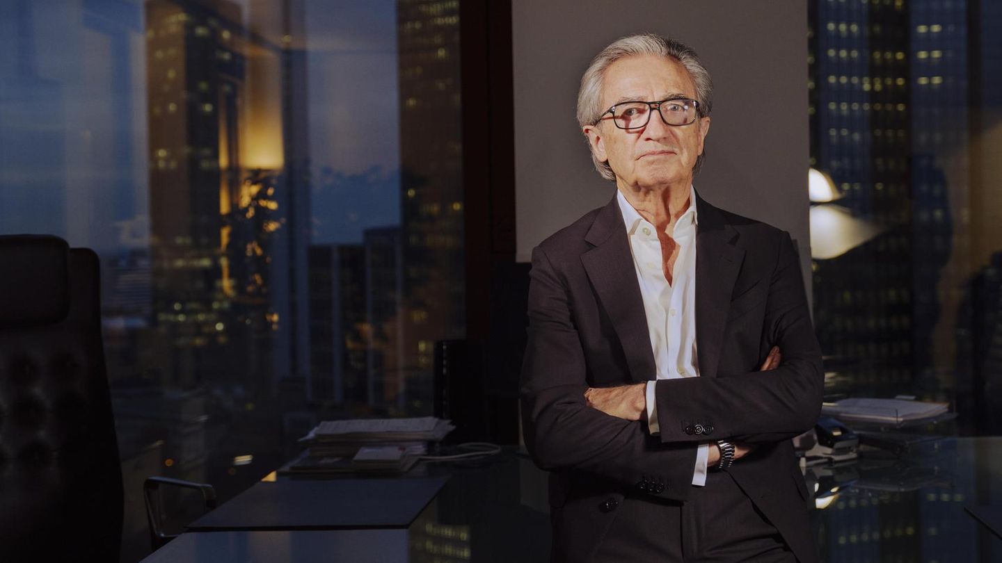 Heiner Thorborg in seinem Büro