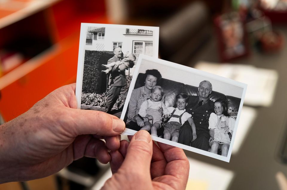 Auf den Fotografien sieht man den NS-Verbrecher als liebevollen Familienmenschen