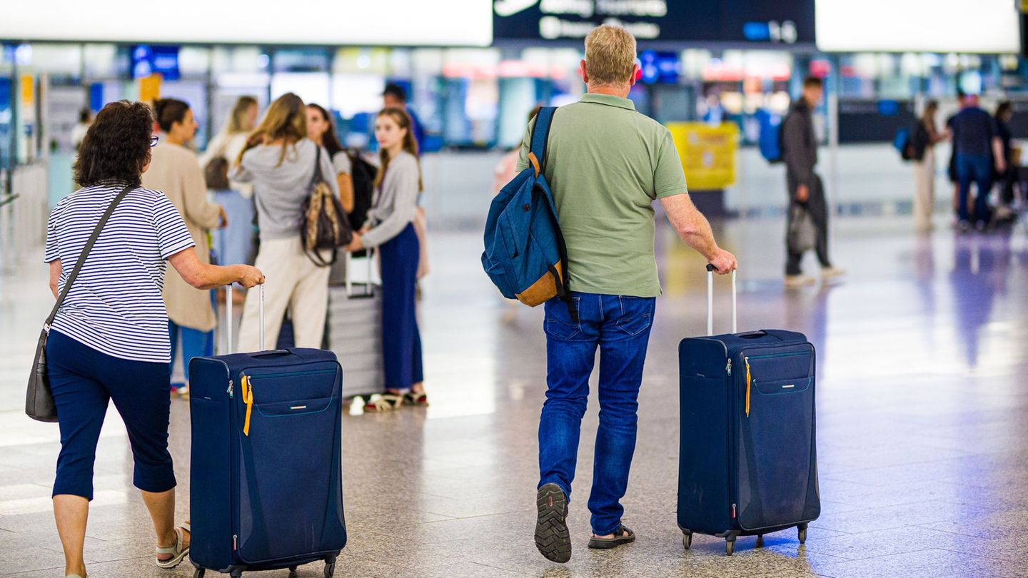 Zeit für die Urlaubsplanung: Menschen aus dem Nordwesten können ab sofort ihre Flüge ab Bremen buchen. (Archivbild) Foto: Moritz