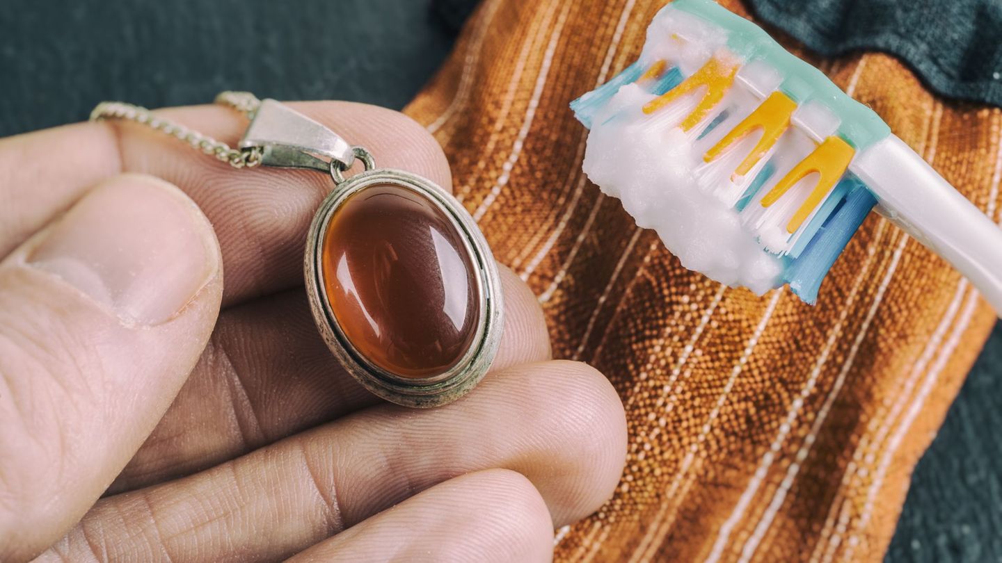 Silberschmuck aufpolieren