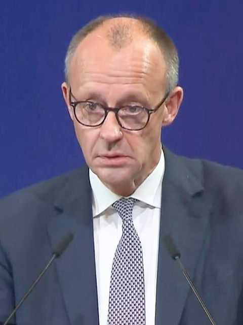 Sichtlich ergriffener Merz ringt mit den Tränen