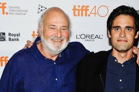 Rob Reiner und seine Frau wurden getötet, ihr Sohn Nick steht unter Verdacht. Das Bild zeigt Vater und Sohn beim Toronto Inter