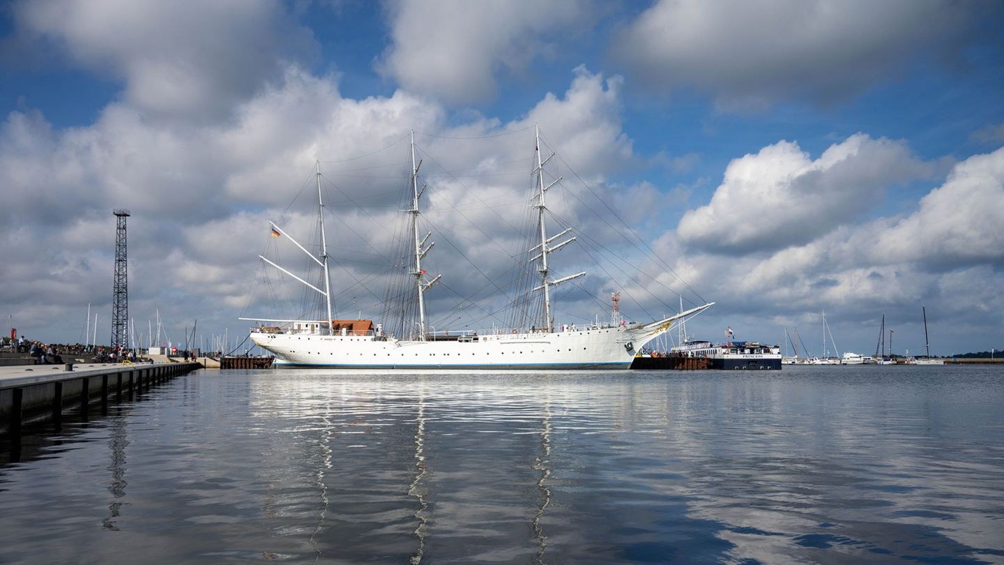Im April soll die "Gorch Fock" in Kiel auslaufen. (Archivbild) Foto: Stefan Sauer/dpa