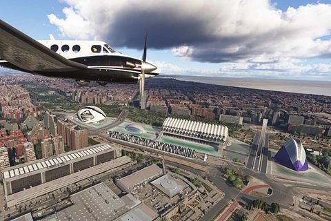 Eine Beechcraft über dem virtuellen Valencia im neuen Microsoft Flight Simulator 2024