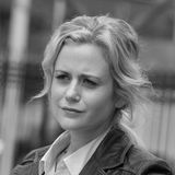 Rachael Carpani auf einem Schwarz-Weiß-Foto