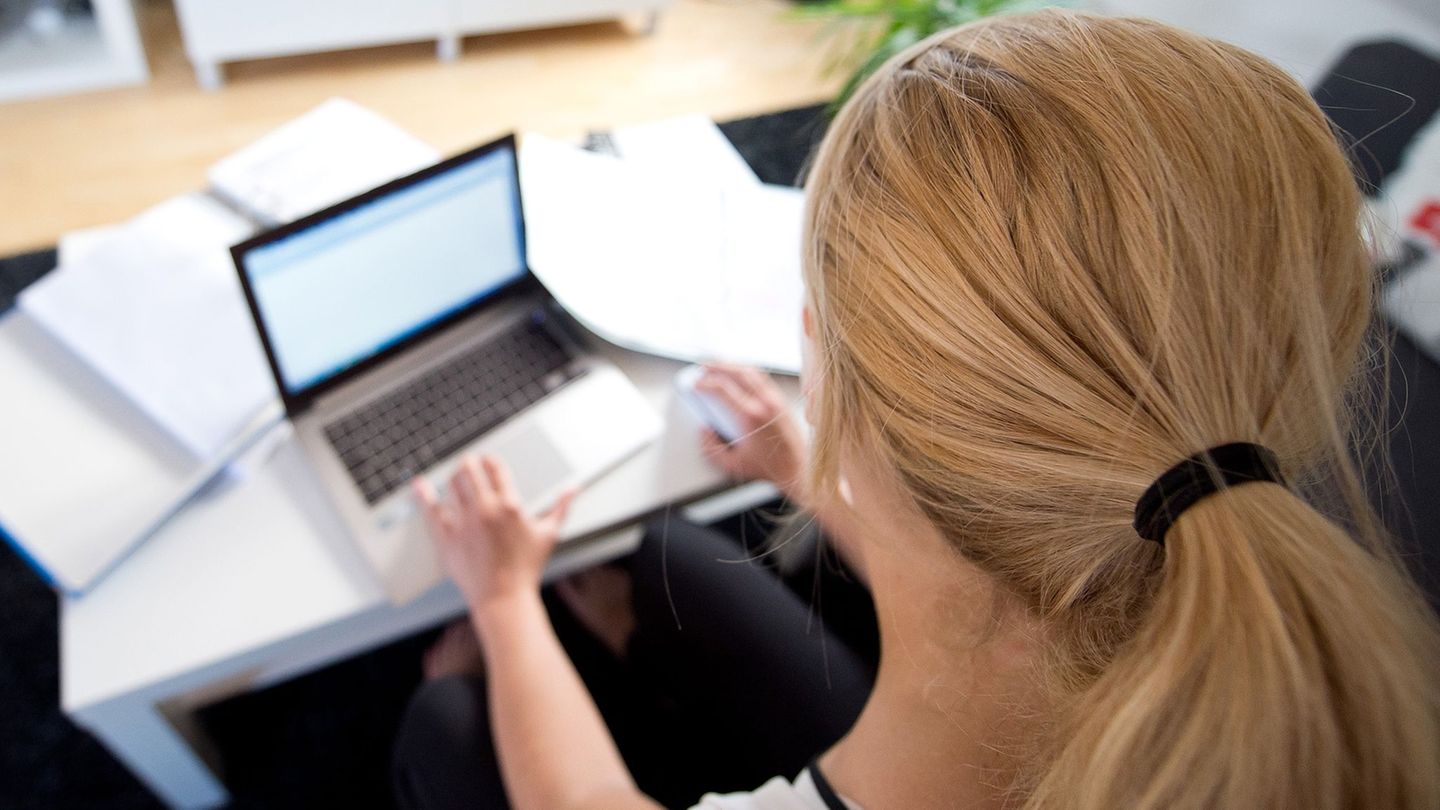 Frauen verdienen weniger in Thüringen. Foto: Daniel Naupold/dpa