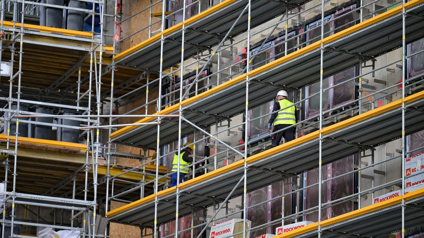 Staatliche Baumaßnahmen sollen beschleunigt werden. (Archivbild) Foto: Malin Wunderlich/dpa