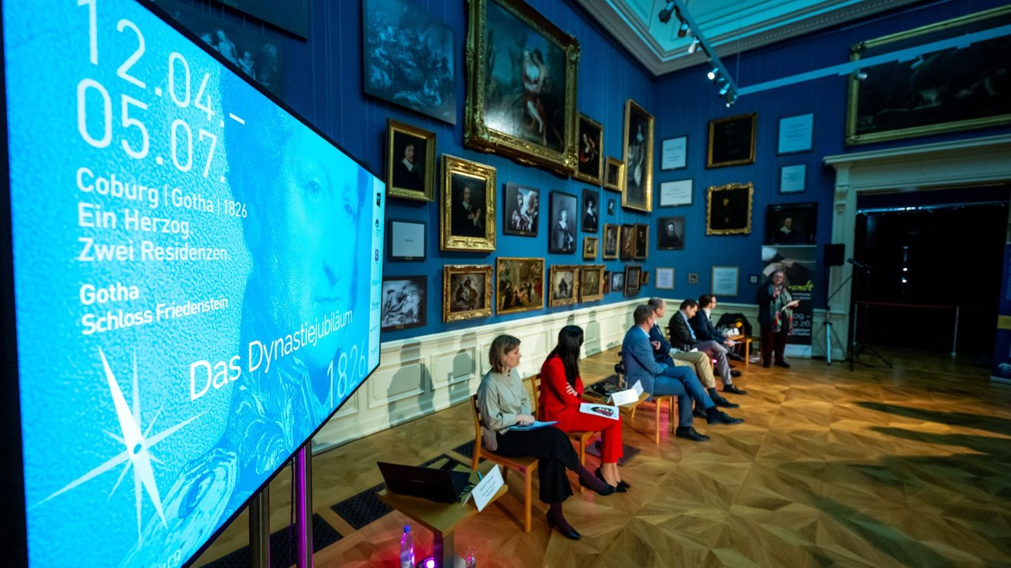 Im Herzoglichen Museum informierten Vertreter der Friedenstein Stiftung Gotha über die Pläne für 2026. Foto: Jacob Schröter/dpa