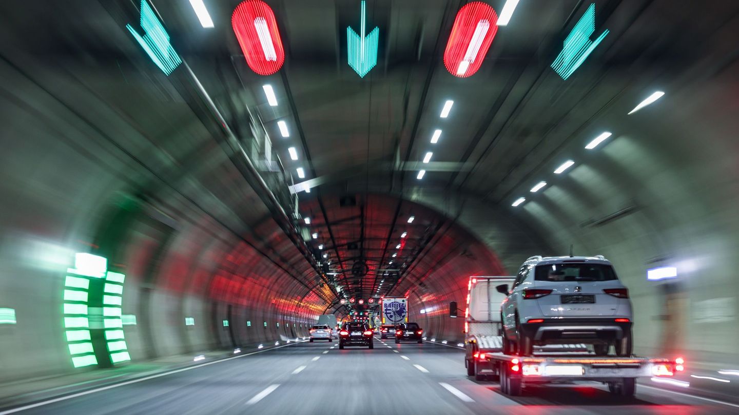 In Ausnahmesituationen sollten Autofahrer im Tunnel immer Ruhe bewahren. (Symbolbild) Foto: Jan Woitas/dpa/dpa-tmn