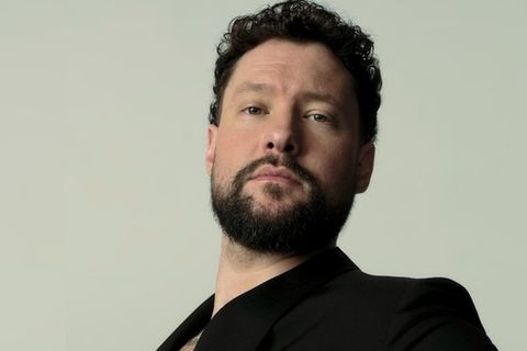 Calum Scott hat im Oktober sein Album "Avenoir" veröffentlicht.