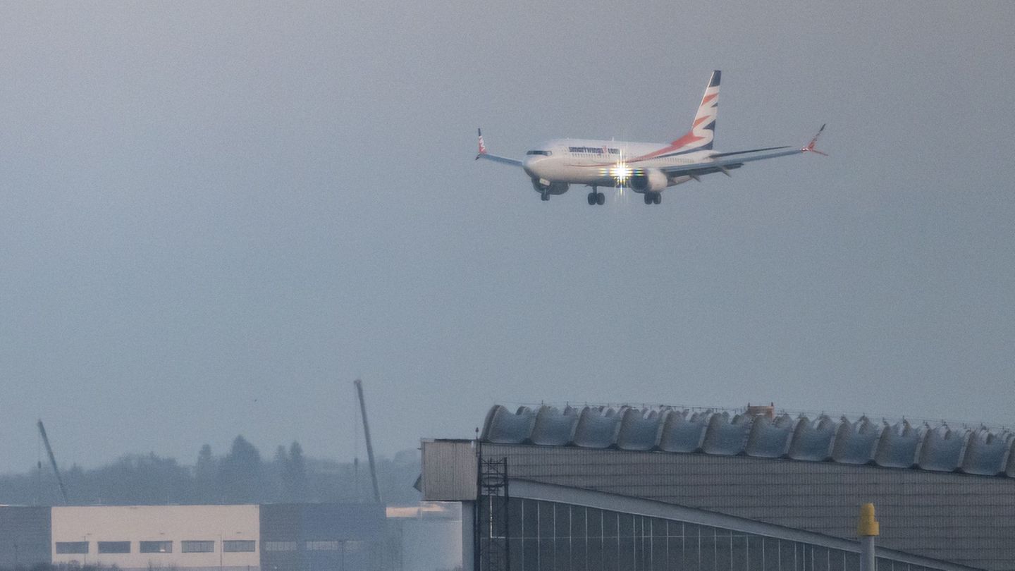 Die Chartermaschine mit den geflüchteten Afghaninnen und Afghanen an Bord landete am Morgen am Flughafen Berlin Brandenburg. Fot