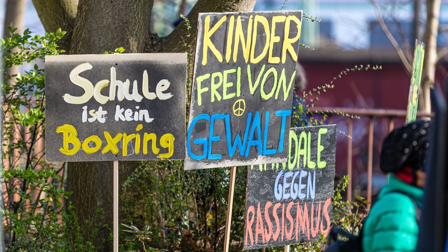 Die Stadt Cottbus will stärker gegen Gewalt an Schulen vorgehen.(Symbolbild) Foto: Frank Hammerschmidt/dpa