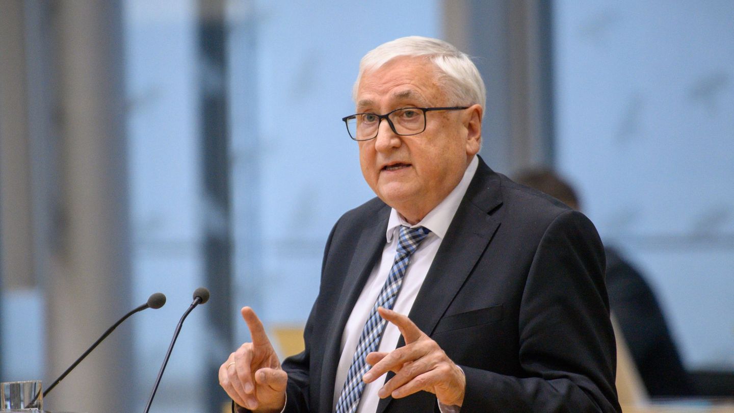 Verteidigt das Vorgehen des Landes: Finanzminister Michael Richter (CDU). (Archivbild) Foto: Klaus-Dietmar Gabbert/dpa