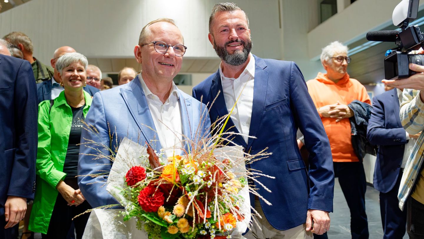 Blettner (l, CDU) tritt das OB-Amt am 1. Januar 2026 an. (Archivbild) Foto: Uwe Anspach/dpa