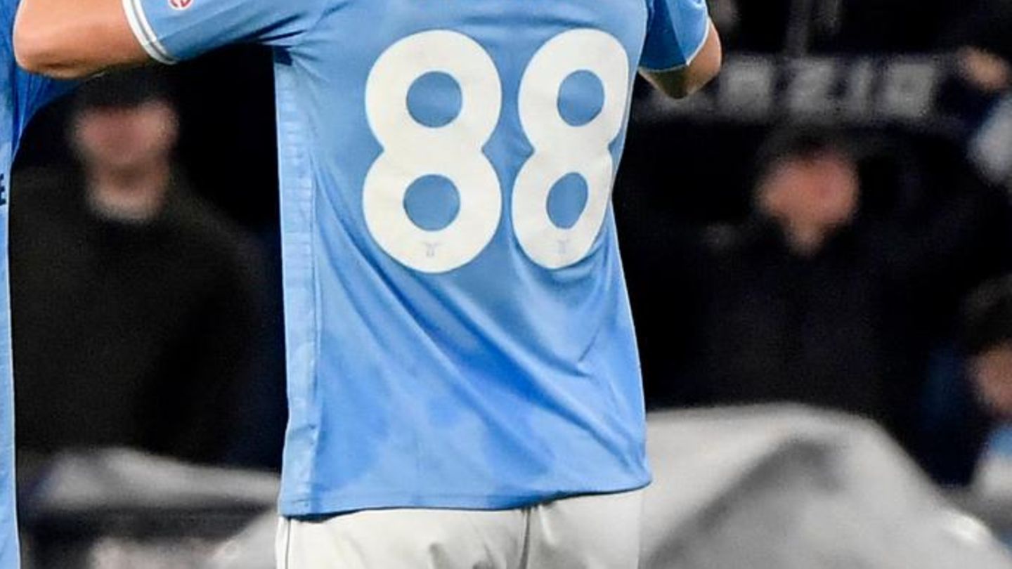 Fußball: Die Trikotnummer 88 soll in Deutschland vom Trikot verschwinden