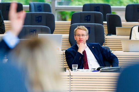 "Der öffentliche Dienst muss auf dem Boden der Verfassung stehen", betonte Daniel Günther. (Archivbild) Foto: Frank Molter/dpa