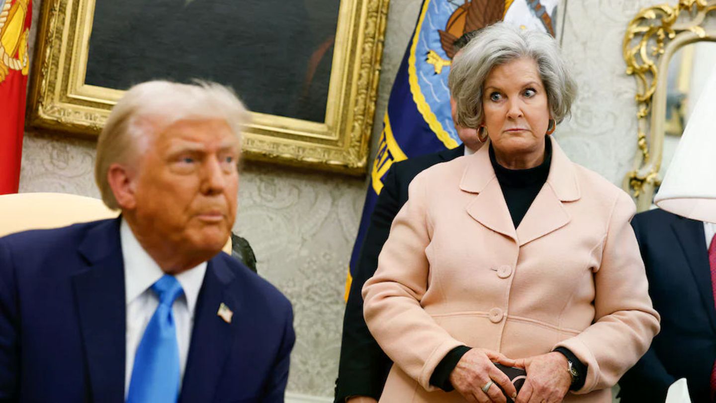 Die Stabschefin des Weißen Hauses, Susie Wiles, äußert sich überraschend offen über ihren Chef. (Archivbild) Foto: Evan Vucci/AP