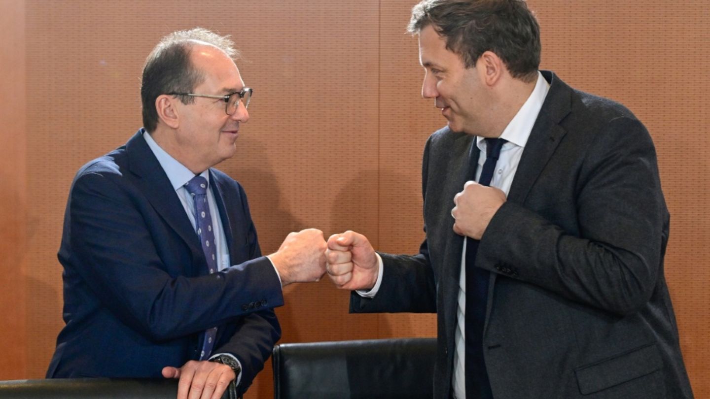 Minister Dobrindt (l.) mit SPD-Kollege Klingbeil