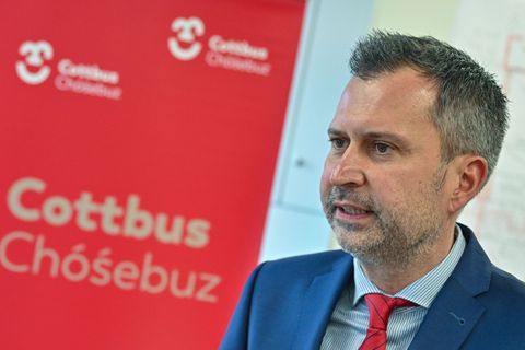 "Vorreiter in Europa zu sein, ist eine große Verpflichtung, denn wir fangen ja gerade erst an", sagte der Cottbuser Oberbürgerme