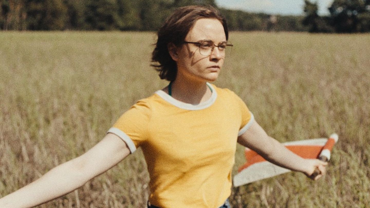 Lena Urzendowsky in "In die Sonne schauen".