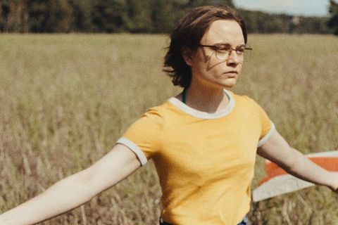 Lena Urzendowsky in "In die Sonne schauen".