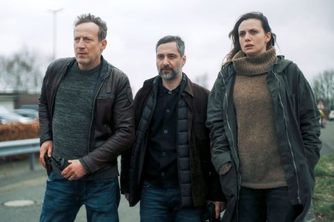 Im doppelten "Tatort: Ein guter Tag / Schwarzer Schnee", der an einem Abend gesendet wird, ermittelt Falke (Wotan Wilke Möhring, links) mit seiner niederländischen Kollegin Lynn de Baer (Gaite Jansen) im deutsch-holländischen Grenzgebiet. Ab sofort fest an Falkes Seite als IT-Spezialist ist Mario Schmitt (Denis Moschitto).