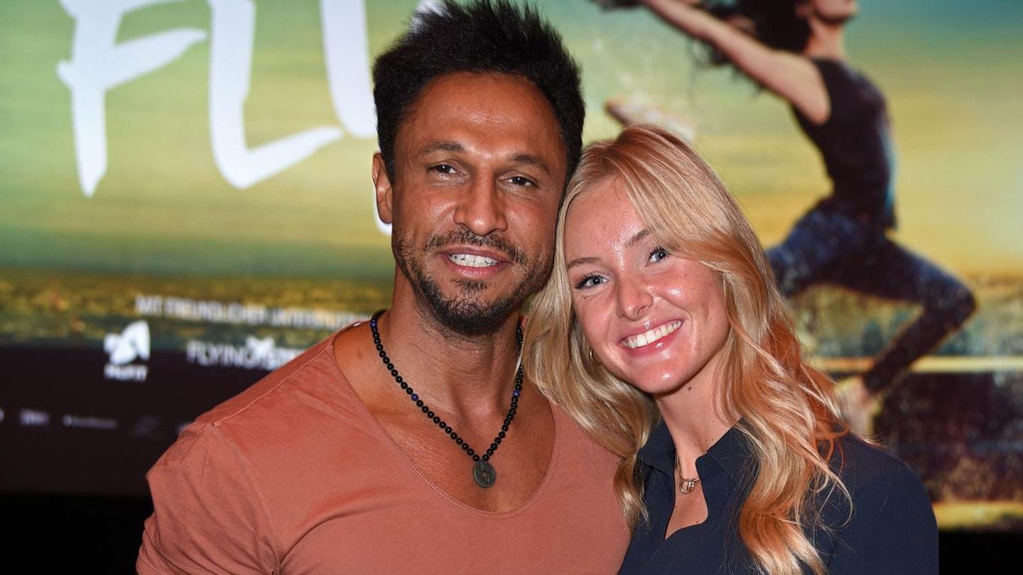 Im Oktober 2021 steht das Paar vor seiner Hochzeit. Den Antrag macht Daniel Aminati seiner Freundin nach drei Jahren Beziehung auf den Malediven