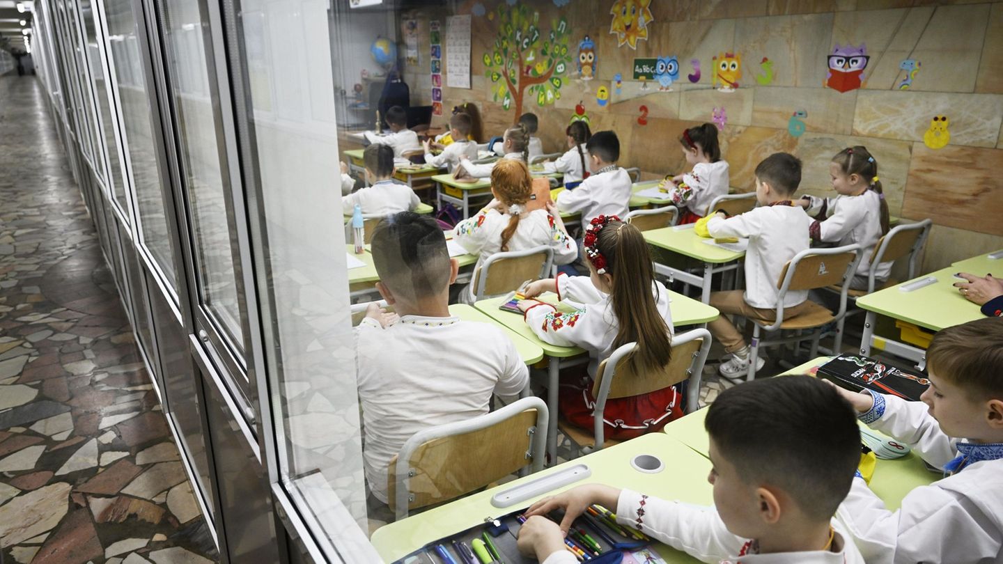 Unterricht im Untergrund: Schulkinder in der Ukraine. (Archivbild) Foto: Vesa Moilanen/Lehtikuva/dpa