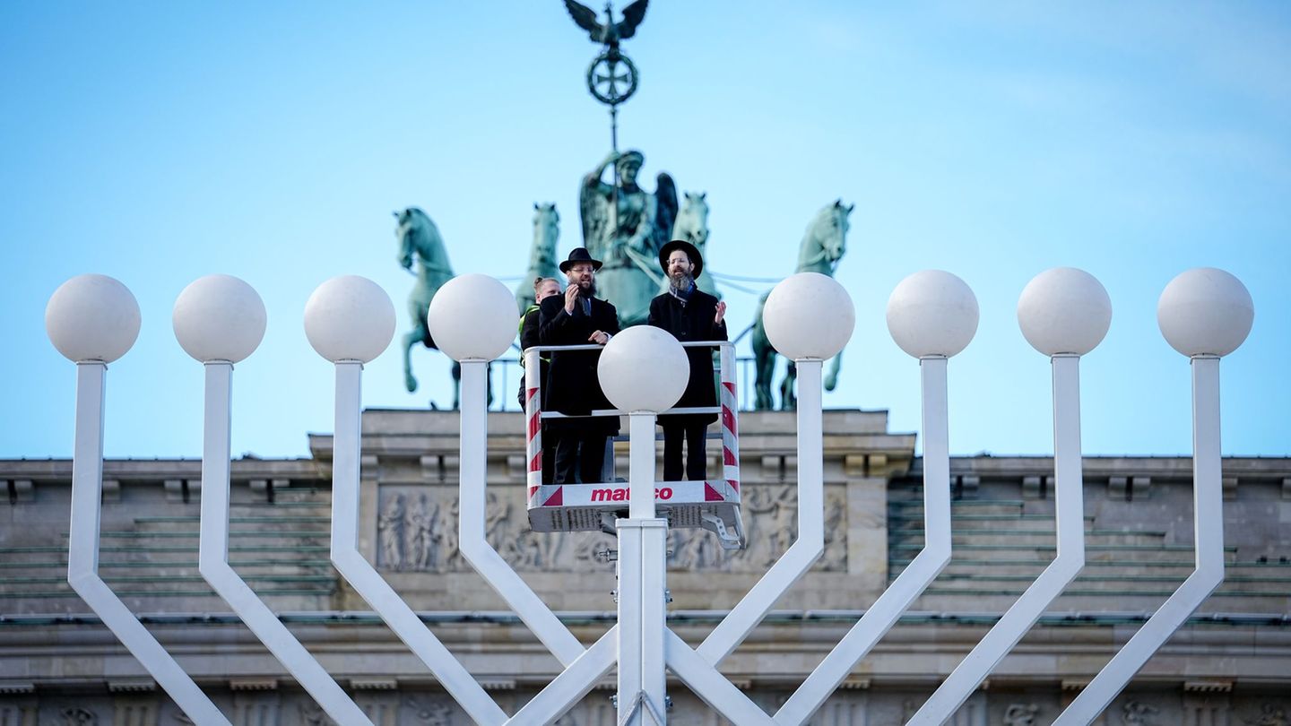 Sicherheit-Chanukka-Feier-Vorkehrungen-rund-um-das-Brandenburger-Tor