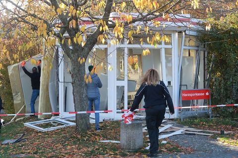 Im Oktober war ein Geldautomat in Ilsenburg im Harz gesprengt worden. (Achivbild) Foto: Matthias Bein/dpa