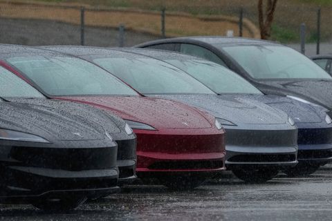 Um den Namen von Teslas Assistenzsystem "Autopilot" gibt es schon lange Streit. (Archivbild) Foto: Godofredo A. Vásquez/AP/dpa