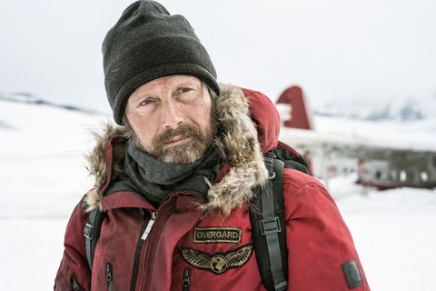 Arctic Pilot Overgård (Mads Mikkelsen) ist seit dem Absturz seines Flugzeugs in der Arktis auf sich allein gestellt. Foto: -/Arc