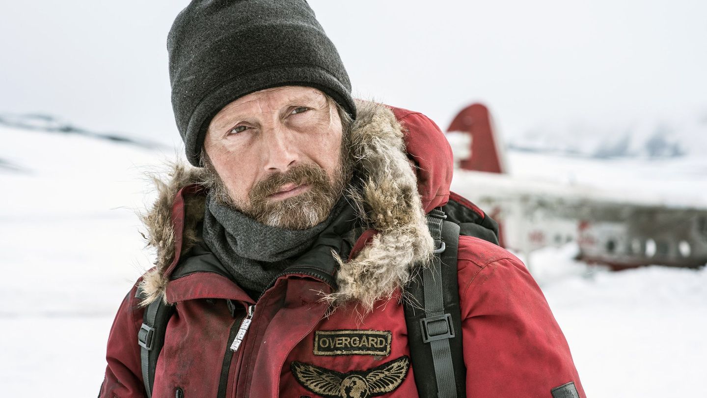 Fernsehen-Mikkelsen-trotzt-Eis-in-Survivaldrama-Arctic-