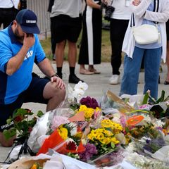 Der Schock und die Trauer um die Opfer des Anschlags sind groß. Foto: Mark Baker/AP/dpa