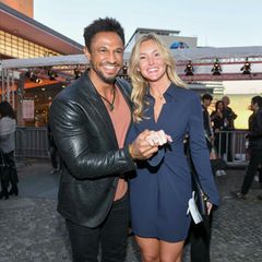 Daniel und Patrice Aminati posieren vor dem Zoopalast in Berlin
