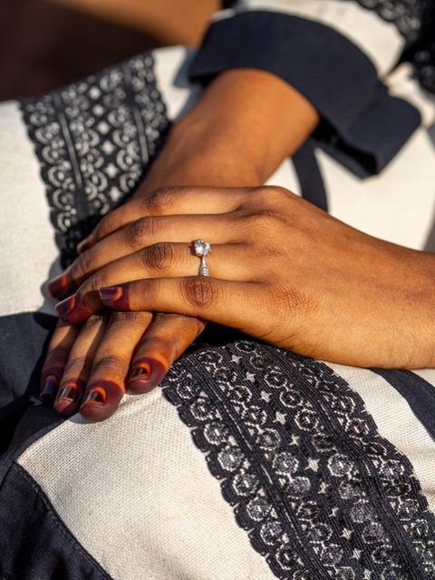 Amina El-Mahdis Hände, sie stammt aus dem Sudan