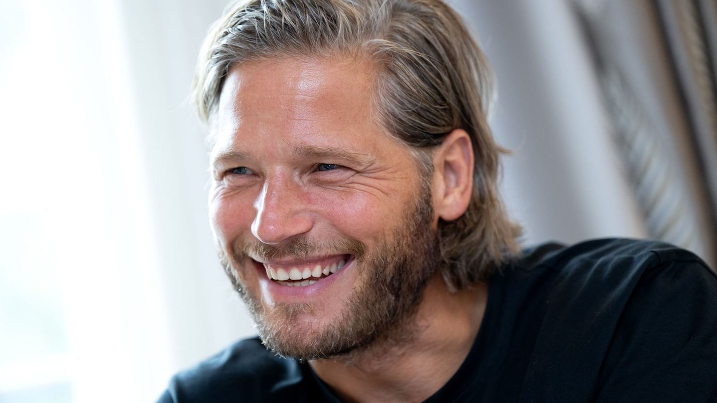 Sebastian Ströbel freut sich über positive Rückmeldungen der "Bergretter"-Fans. (Archivbild) Foto: Sven Hoppe/dpa